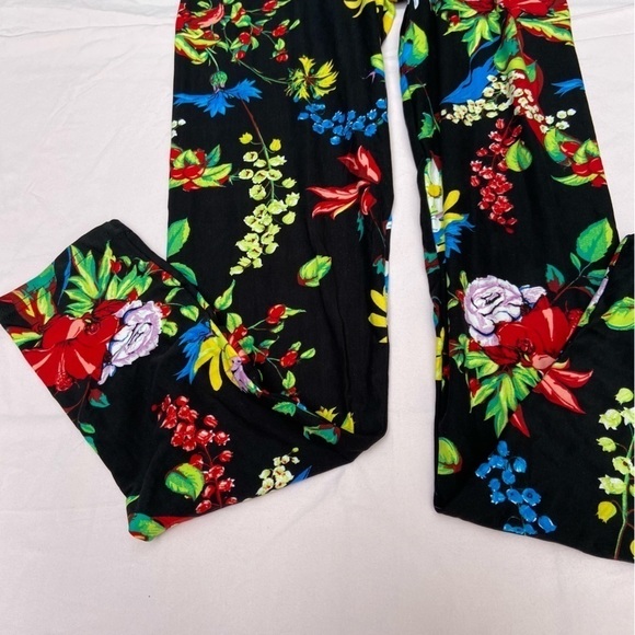 NWT Viv Collection stretch leggings. A burst of summer flowers brighten your day - Picture 3 of 7